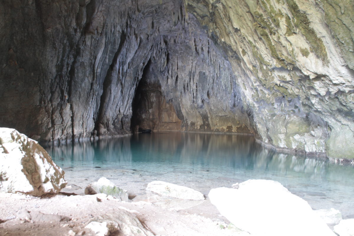 Grotte de Balme Rousse depuis Choranche